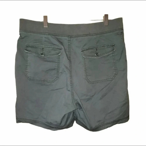 Lee Easy Fit 16 army green shorts - Picture 2 of 4